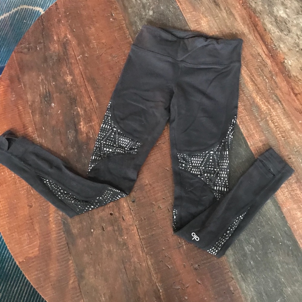 Alo West Coast leggings. Mid rise. Xs